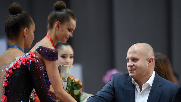 Емельяненко принес победу гимнасткам