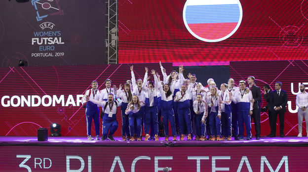 Женская сборная России по мини-футболу стала третьей на первом официальном чемпионате Европы