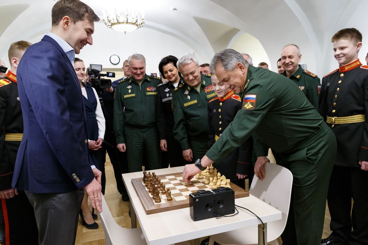 Шойгу открыл шахматный клуб в Санкт-Петербургском суворовском училище.  Спорт-Экспресс