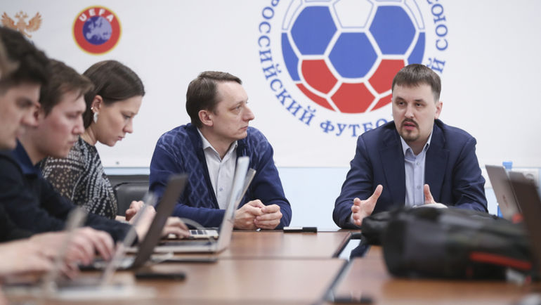 Глава проекта по внедрению видеоарбитров в России Леонид Калошин (справа). Фото РФС Глава проекта по внедрению видеоарбитров в России Леонид Калошин (справа). Фото РФС