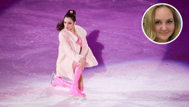 Профессиональный дизайнер оценила скандальный розовый костюм Евгении Медведевой