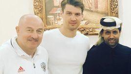 Главный тренер сборной России Станислав Черчесов, Томас Цорн и президент и генеральный директор футбольного клуба "Пари Сен-Жермен" Нассер Аль-Хелаифи (слева направо).