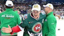 Алексей Потапов (в центре).