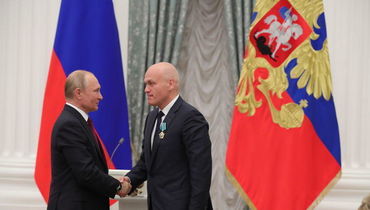 В Екатерининском зале Кремля Президент России Владимир Путин вручил ордена, медали и нагрудные знаки к почетным званиям выдающимся гражданам России, а также ряду иностранцев