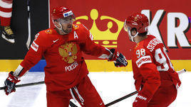 В нынешней сборной России - одни звезды. Александр Овечкин (слева) и Михаил Сергачев.