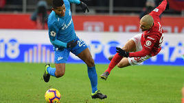 17 марта. Москва. "Спартак" - "Зенит" - 1:1. Вильмар Барриос и Софьян Ханни: сине-бело-голубые весной провели несколько ярких матчей и дошли до золота, красно-белые так и не смогли показать содержательный футбол.