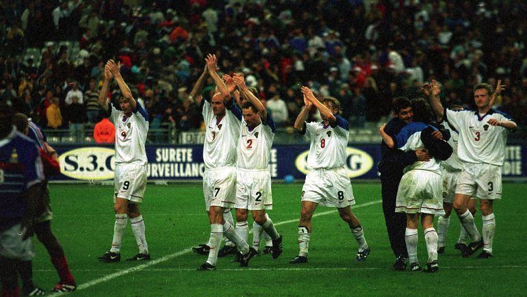 6 июня 1999 года. Париж. Франция – Россия – 2:3. Радость после матча. Фото Андрей Голованов и Сергей Киврин 6 июня 1999 года. Париж. Франция – Россия – 2:3. Радость после матча. Фото Андрей Голованов и Сергей Киврин