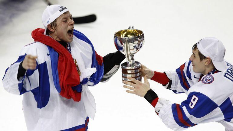 5 января 2011 года. Баффало. Россия – Канада – 5:3. Владимир Тарасенко (слева) и Дмитрий Орлов празднуют победу на МЧМ. Фото REUTERS 5 января 2011 года. Баффало. Россия – Канада – 5:3. Владимир Тарасенко (слева) и Дмитрий Орлов празднуют победу на МЧМ. Фото REUTERS