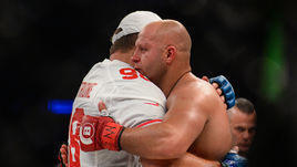 Федор Емельяненко (справа).