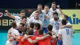 15 июля. Чикаго. Лига наций. Мужчины. Финал. Россия – США – 3:1. Российские волейболисты и тренерский штаб после окончания матча.