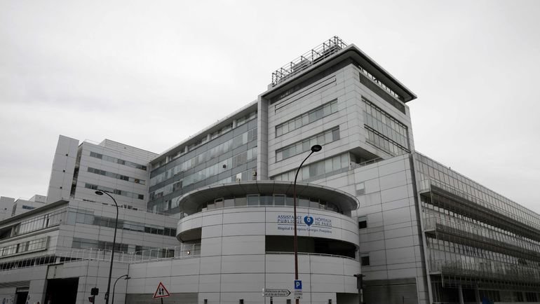 Клиника имени Жоржа Помпиду в Париже утром 11 сентября. Фото REUTERS Клиника имени Жоржа Помпиду в Париже утром 11 сентября. Фото REUTERS