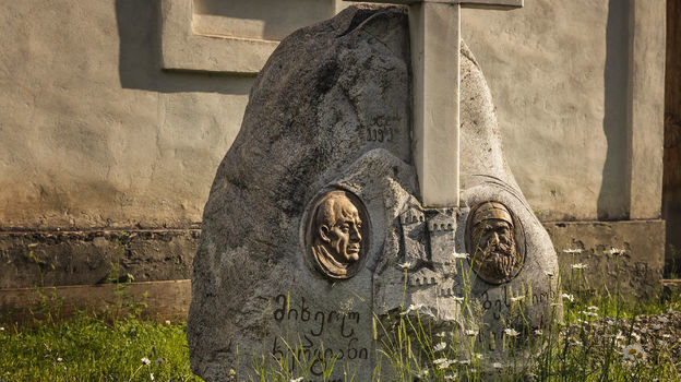 Могила Михаила Хергиани и его отца Виссариона. Фото Юрий Голышак, "СЭ"