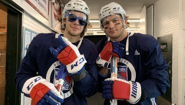 Артемий Панарин (слева).