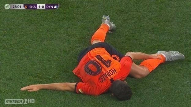 10 ноябоя. Харьков. «Шахтер» – «Динамо» – 1:0. Жуниор Мораес получил травму в первом тайме.. 10 ноябоя. Харьков. «Шахтер» – «Динамо» – 1:0. Жуниор Мораес получил травму в первом тайме..