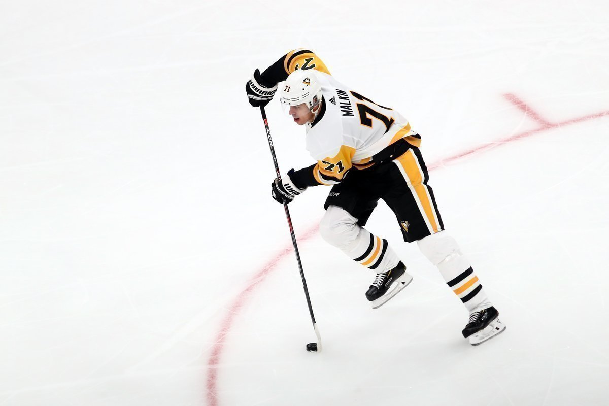 Евгений Малкин установил рекорд НХЛ по матчами с пяти очками, обогнав Александра  Могильного. Спорт-Экспресс