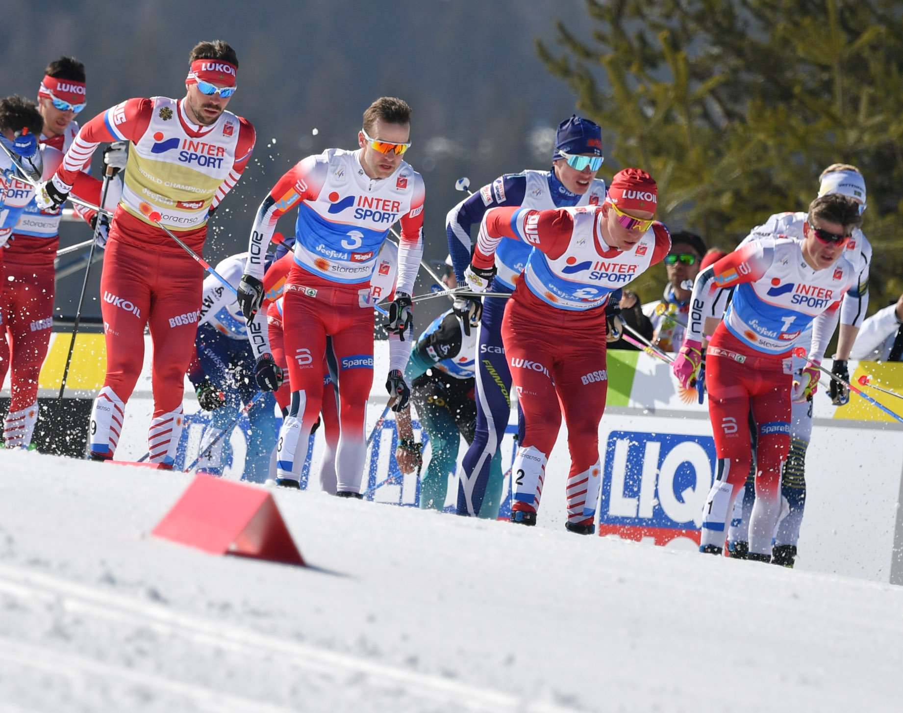 Лыжные гонки кубок россии сегодня мужчины результаты. Лыжные гонки мужчины. Кубок по лыжам.