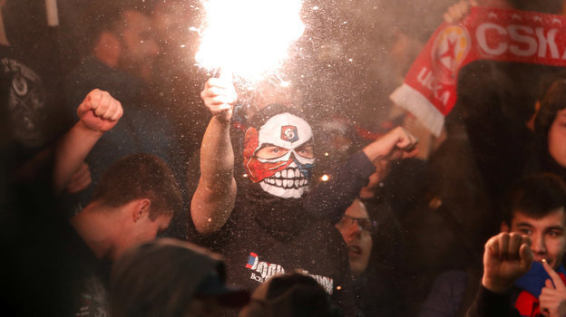 УЕФА жестко наказал ЦСКА за пиро-шоу в Будапеште