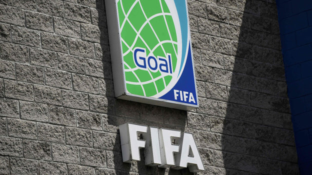 ФИФА хочет продлить сроки действия контрактов и перенести трансферные окна. Подробности