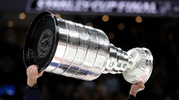 Чемпионы НХЛ поднимают Кубок Стэнли год за годом. Случится ли это в 2020-м? Фото AFP