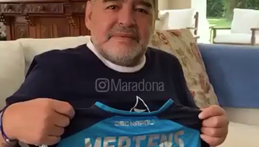 Мертенс подарил Марадоне свою футболку в честь бомбардирского рекорда