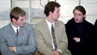 1994 год. Российские звезды в НХЛ Сергей Федоров, Александр Могильный и Павел Буре в Москве.
