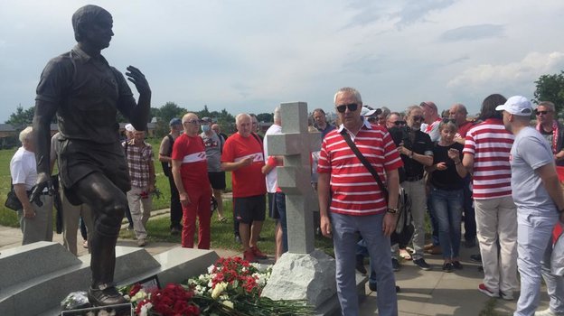 На Троекуровском кладбище открыли памятник Федору Черенкову