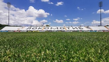 Пять футболистов «Локомотива» из Пловдива и 50 болельщиков заразились коронавирусом