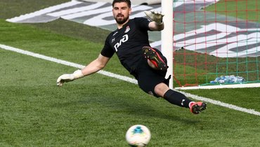 12 июля. Москва. 39-я минута. Хавбек гостей Даниил Фомин реализует пенальти.