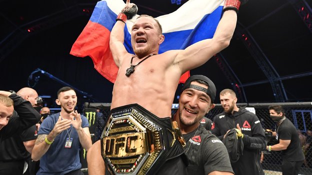 Российский боец Петр Ян нокаутировал Жозе Альдо и стал чемпионом UFC в легчайшем весе, первый после Хабиба