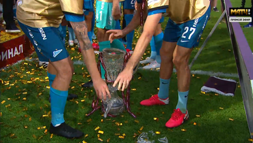 Футболисты «Зенита» разбили трофей Кубка России во время празднования