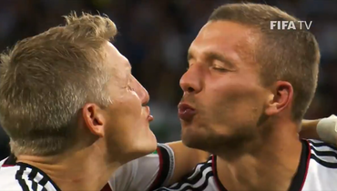 «Надеемся, ты порадуешься поцелую от Иванович больше, чем от Подольски на «Маракане». ФИФА поздравила Швайнштайгера с днем рождения