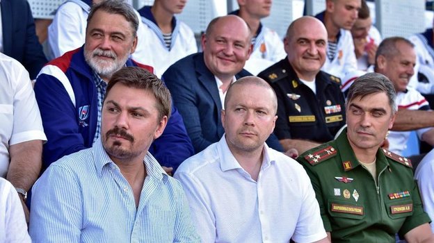 Алексей Митрюшин (в нижнем рядов в центре) и председатель высшего совета Федерации регби России Игорь Артемьев (в верхнем ряду слева). Фото Пресс-служба Федерации регби России Алексей Митрюшин (в нижнем рядов в центре) и председатель высшего совета Федерации регби России Игорь Артемьев (в верхнем ряду слева). Фото Пресс-служба Федерации регби России