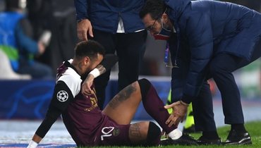 Неймар получил травму в матче с «Истанбулом» и не сдержал слез