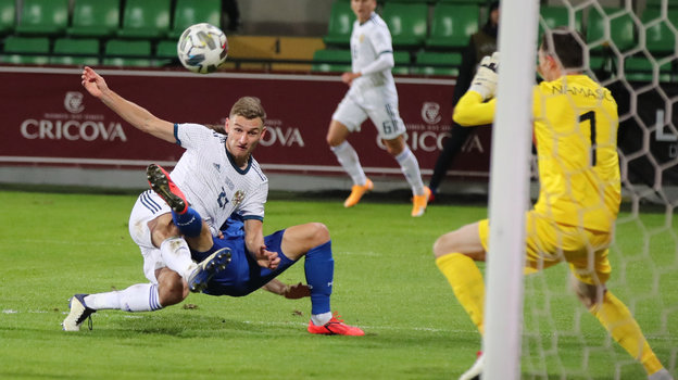 12 ноября. Кишинев. Россия — Молдавия — 0:0. Федор Чалов атакует ворота соперника. Фото Константин Рыбин 12 ноября. Кишинев. Россия — Молдавия — 0:0. Федор Чалов атакует ворота соперника. Фото Константин Рыбин