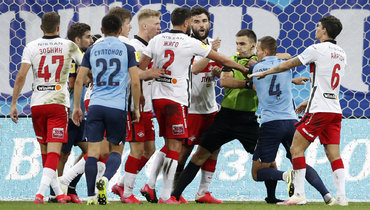 26 августа. Волгоград. «Ротор» — «Спартак» — 0:1. Стычка между игроками команд.