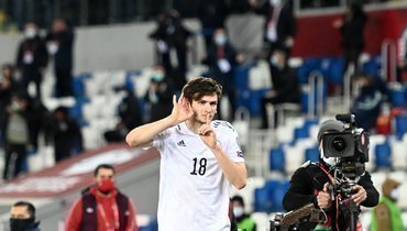 Хвича Кварацхелия забил гол в матче со сборной Греции