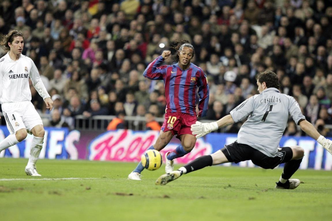 Реал — Барселона — 0:3, 19 ноября 2005 года, мадридские болельщики устроили  овации Роналдинью, как это было. Спорт-Экспресс