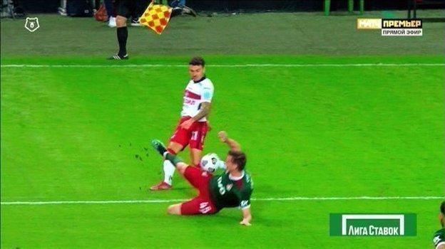 Эпизод матча «Локомотив» — «Спартак» (2:0). Эпизод матча «Локомотив» — «Спартак» (2:0).