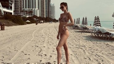 Жена Овечкина выложила фото в узеньких трусиках на пляже