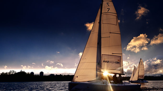 Вечерние регаты от PROyachting проходят на Химкинском водохранилище в Royal Yacht Club. Вечерние регаты от PROyachting проходят на Химкинском водохранилище в Royal Yacht Club.