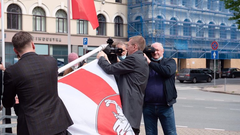 Скандал с флагом Белоруссии на чемпионате мира по хоккею в Латвии, реакция на скандал с флагом, 25 мая 2021, ИИХФ. Спорт-Экспресс