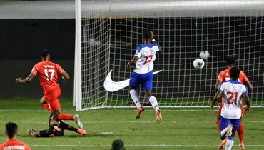 Вратарь сборной Гаити забил автогол, дважды промахнувшись по мячу