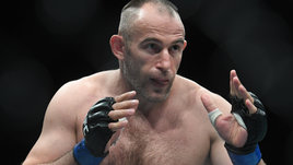 «Я не повержен. Сказал UFC: «Если скоро подвернется бой — я готов». 44-летний Олейник не сдается