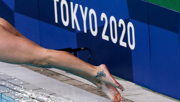 Акула на ножке, якорь на руке, фигура Симанович: женское водное поло на Олимпиаде в Токио