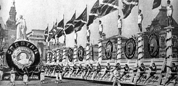 1939 год. "Спартак" во время парада на Красной площади. Фото -