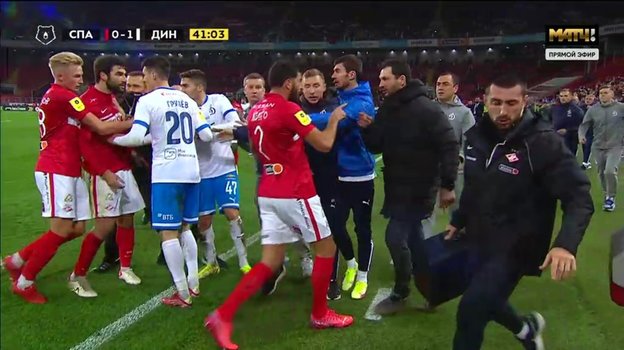 драки футболистов на поле. Смотреть фото драки футболистов на поле. Смотреть картинку драки футболистов на поле. Картинка про драки футболистов на поле. Фото драки футболистов на поле
