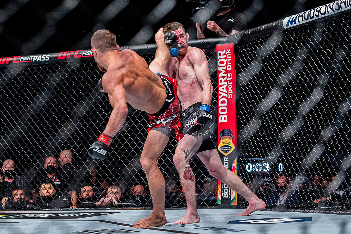 Петр Ян — Кори Сэндхаген: обзор боя на турнире UFC 267 в Абу-Даби 30октября 2021 года. Спорт-Экспресс
