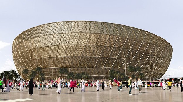 Катар построил очень крутые стадионы к ЧМ-2022: есть даже арена из контейнеров для грузоперевозок. Хочется, чтобы Россия там сыграла