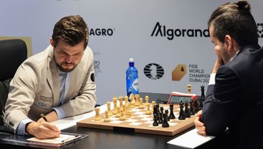 Карлсен и Непомнящий сыграли вничью в пятой партии матча за мировую шахматную корону