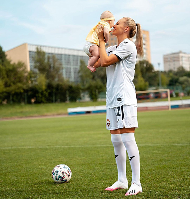 Как родить ребенка и вернуться в футбол. Большое интервью Ксении Коваленко — о Глушакове, беременности и Зареме